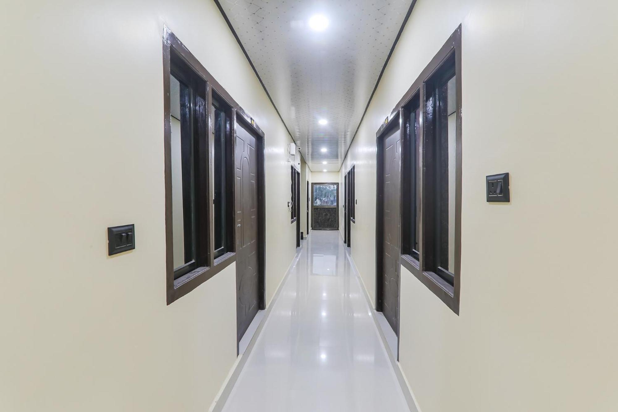 Fabexpress Awadh Inn - 400M From Shri Ram Janam Bhumi Ayodhya Exterior photo